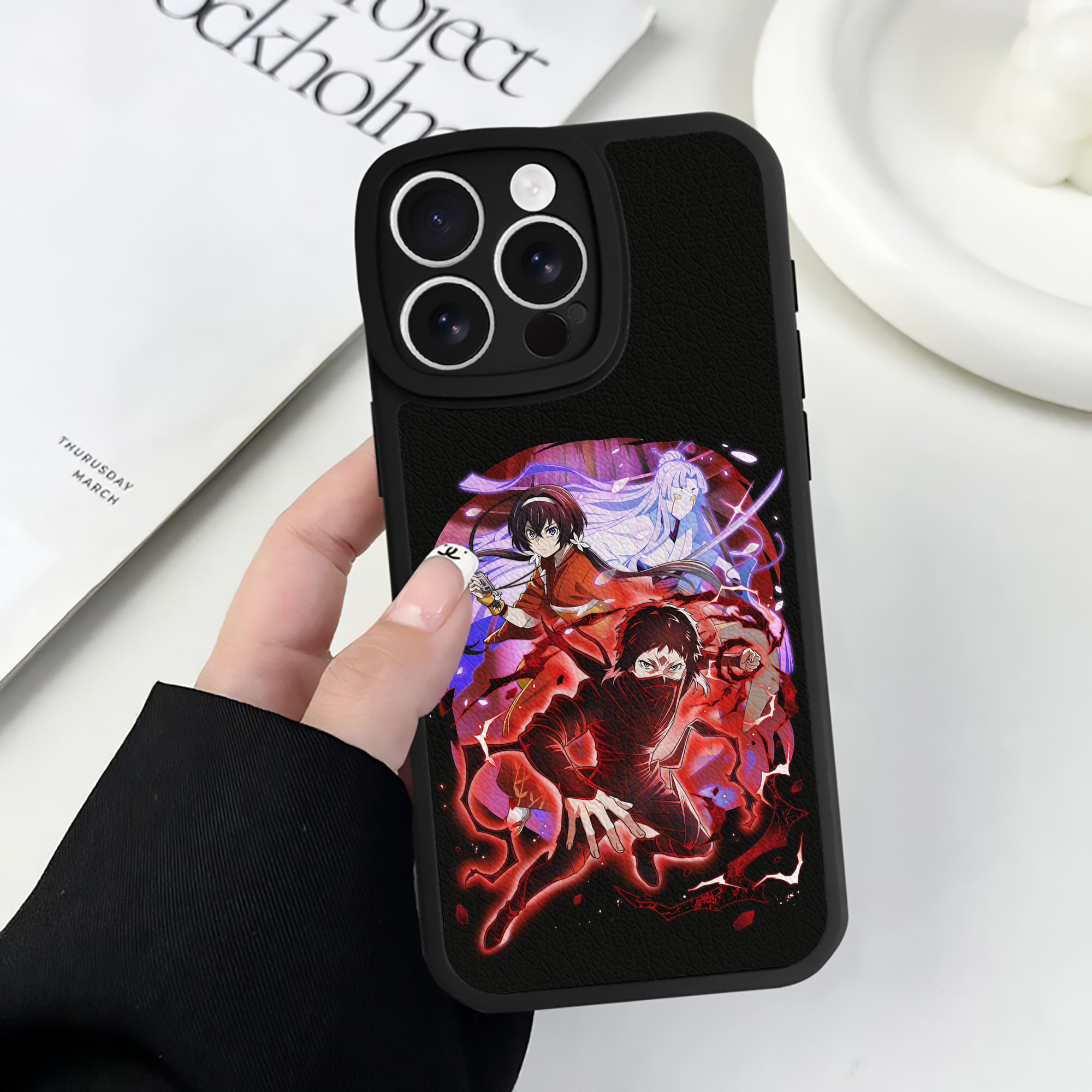 （画像用） 文豪ストレイドッグス Bungo Stray Dogs 【iPhone 16シリーズ対応】シリコンスマホケース（レザー調） 材質：シリコン